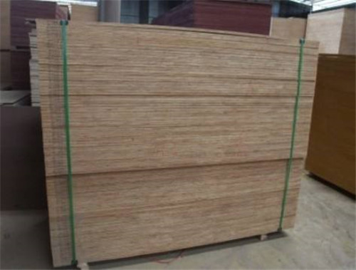 建筑模板厂家与你介绍建筑覆膜板安装前要做好哪些准备工作